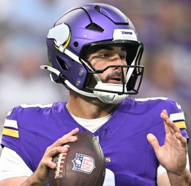 QB Sam Howell, canjeado de los Minnesota Vikings a los Philadelphia Eagles