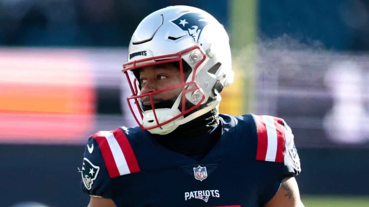 WR Jakobi Meyers con los New England Patriots en 2022