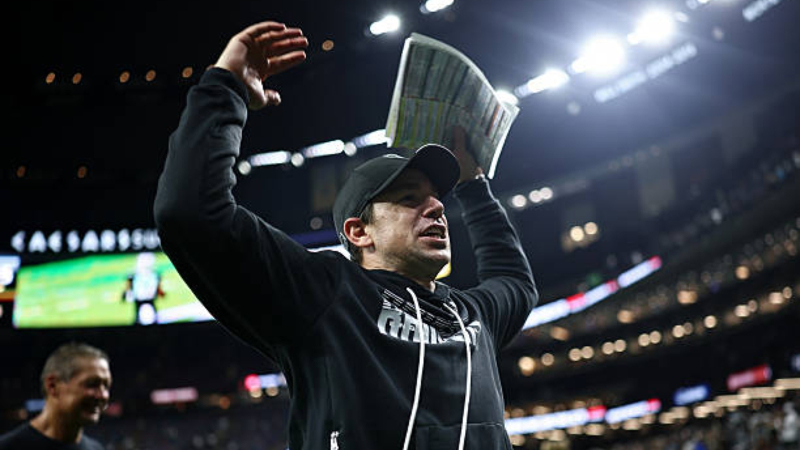 Klint Kubiak, favorito para premio al Coach del Año tras arranque 3-0 de Raiders