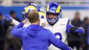 HC Sean McVay y DE Aaron Donald con Los Angeles Rams en enero de 2024. Foto: Getty Images.