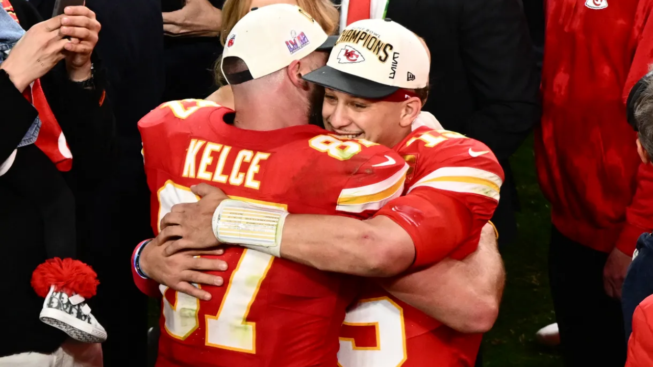 TE Travis Kelce (izquierda), QB Patrick Mahomes (derecha), Kansas City Chiefs