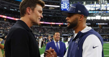 Tom Brady (izquierda), Dak Prescott (derecha)