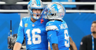 QB Jared Goff (izquierda), WR Jameson Williams (centro), Detroit Lions.