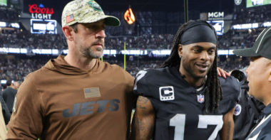 WR Davante Adams (derecha), QB Aaron Rodgers (izquierda)