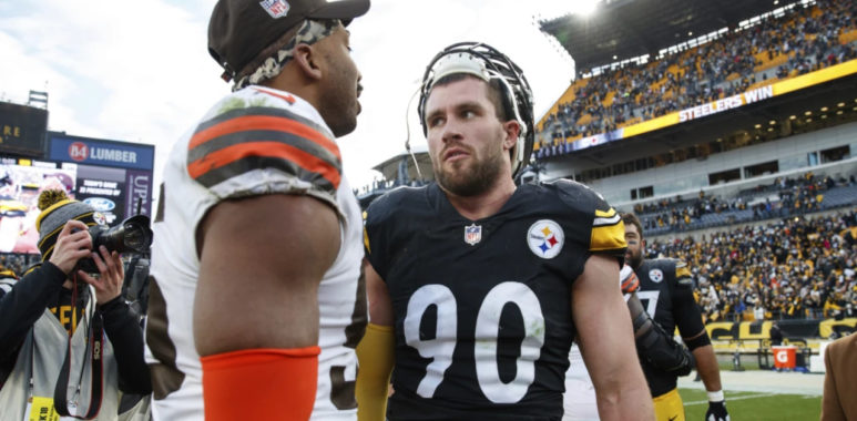 DE Myles Garrett (izquierda) y LB T.J. Watt (derecha)