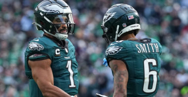 QB Jalen Hurts (izquierda) y WR DeVonta Smith (derecha), Philadelphia Eagles