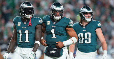 WR A.J. Brown (izquierda), QB Jalen Hurts (centro), Philadelphia Eagles