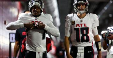 QB Michael Penix Jr. (izquierda) Y QB Kirk Cousins (derecha), Atlanta Falcons