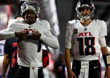 QB Michael Penix Jr. (izquierda) Y QB Kirk Cousins (derecha), Atlanta Falcons