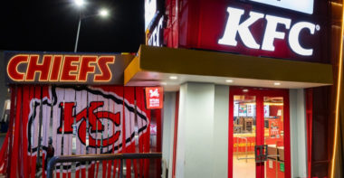 Sucursal de KFC con temática de los Chiefs