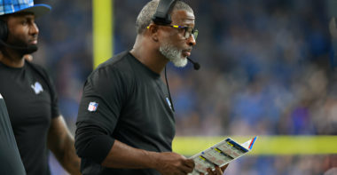 Coach Aaron Glenn, ex coordinador defensivo de Detroit Lions