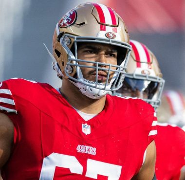 OL Isaac Alarcón con los San Francisco 49ers. Foto: Getty Images