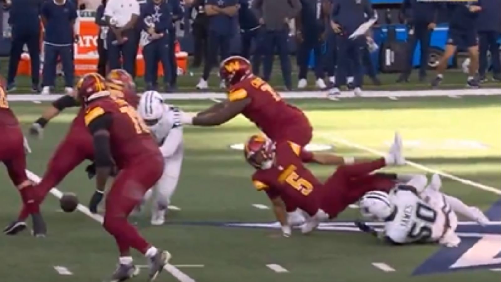 Jayden Daniels sale del Commanders vs Cowboys por lesión: este es su diagnóstico inicial