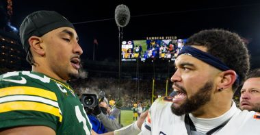 QB Jordan Love, Green Bay Packers; y QB Caleb Williams, Chicago Bears. Foto: Getty Images.