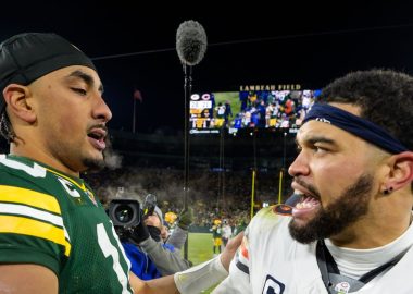 QB Jordan Love, Green Bay Packers; y QB Caleb Williams, Chicago Bears. Foto: Getty Images.
