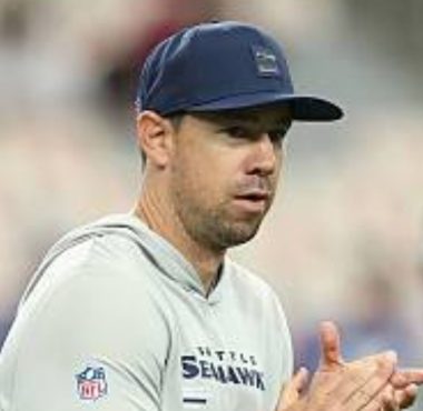Klint Kubiak como coordinador ofensivo con los Seattle Seahawks. Foto: Getty Images.