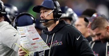 Klint Kubiak como coordinador ofensivo con los Seattle Seahawks. Foto: Getty Images.