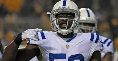 LB Daniel Adongo con los Indianapolis Colts en diciembre de 2015. Foto: Getty Images.