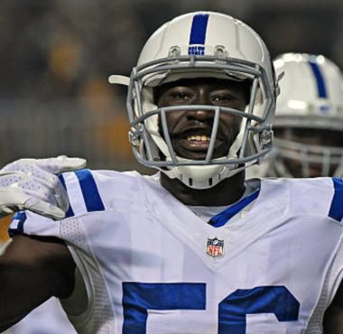 LB Daniel Adongo con los Indianapolis Colts en diciembre de 2015. Foto: Getty Images.