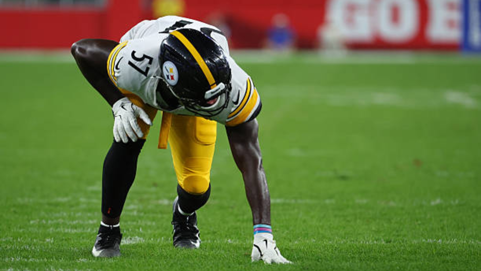 Steelers firman a veterano linebacker campeón de los Super Bowls LI y LIII
