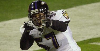 LB O.J. Brigance con los Baltimore Ravens en enero de 2001. Foto: Getty Images.