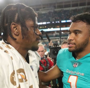 QB Lamar Jackson, Baltimore Ravens; QB Tua Tagovailoa, Miami Dolphins. Foto: Getty Images