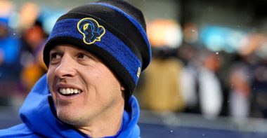 Mike LaFleur como coordinador ofensivo con Los Angeles Rams. Foto: Getty Images.