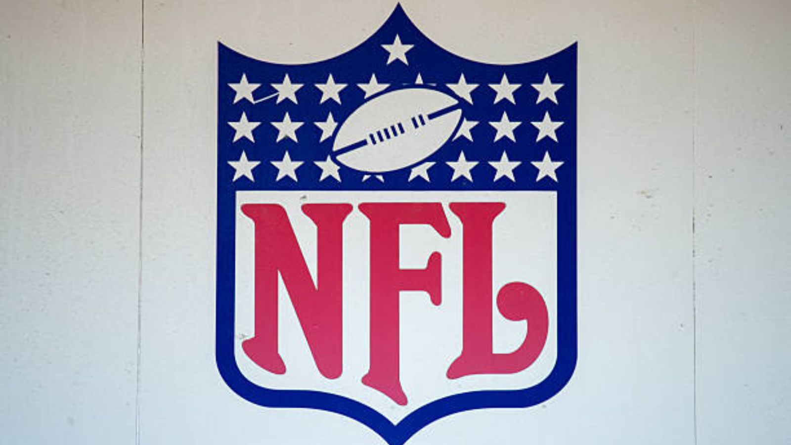 Todos los jugadores firmados en la Agencia Libre NFL 2026 por los 32 equipos