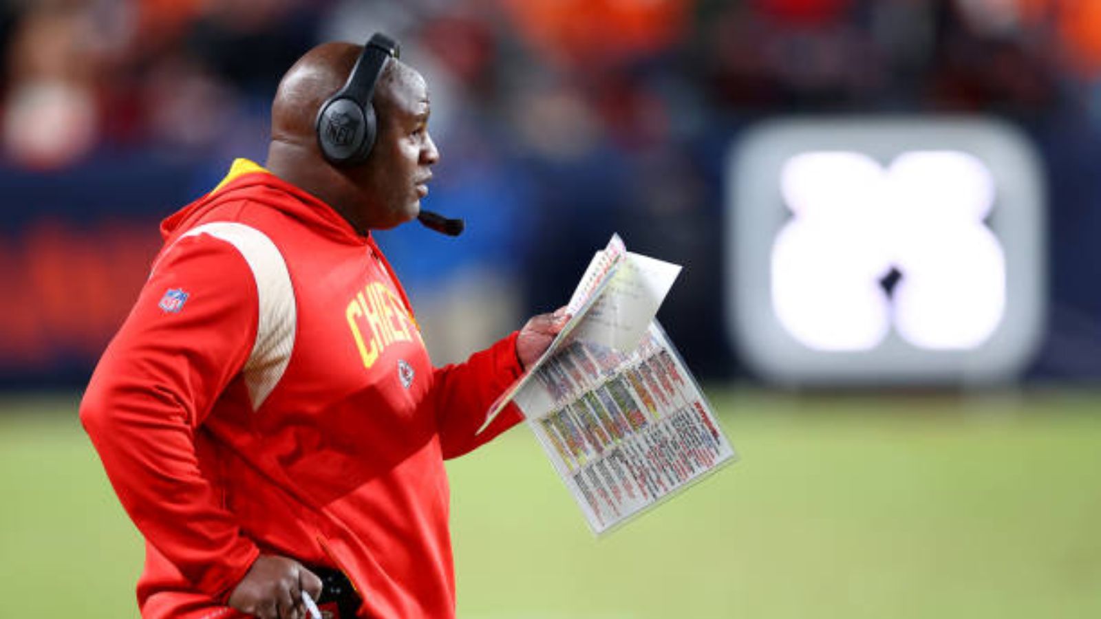 OC Eric Bienimy con los Kansas City Chiefs en diciembre de 2022. Foto: Getty Images. 