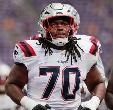 OL Caedan Wallace con los New England Patriots. Foto: Getty Images.