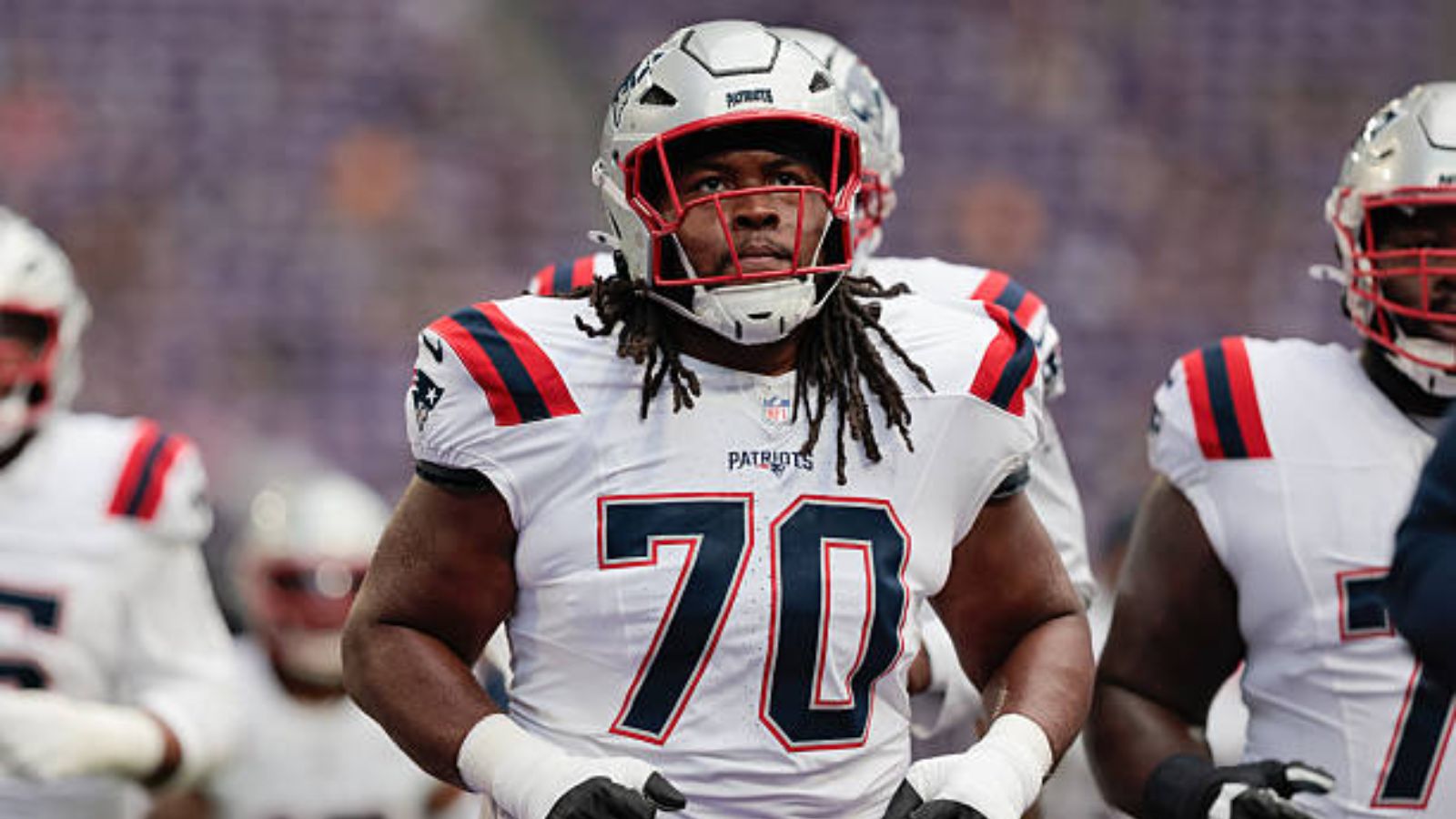 Patriots acuerdan intercambio con Dolphins por liniero ofensivo