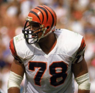 OT Anthony Munoz con los Cincinnati Bengals