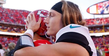 QB Patrick Mahomes, Kansas City Chiefs; y QB Trevor Lawrence, Jacksonville Jaguars. Foto: Getty Images