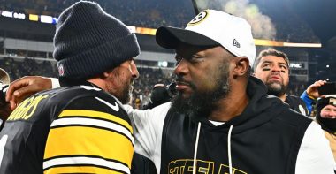 QB Aaron Rodgers y HC Mike Tomlin, Pittsburgh Steelers. Foto: Getty Images