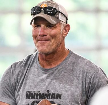 QB Brett Favre. Imagen: X / @FOS