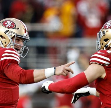 QB Brock Purdy y FB Kyle Juszczyk, San Francisco 49ers. Foto: Getty Images.