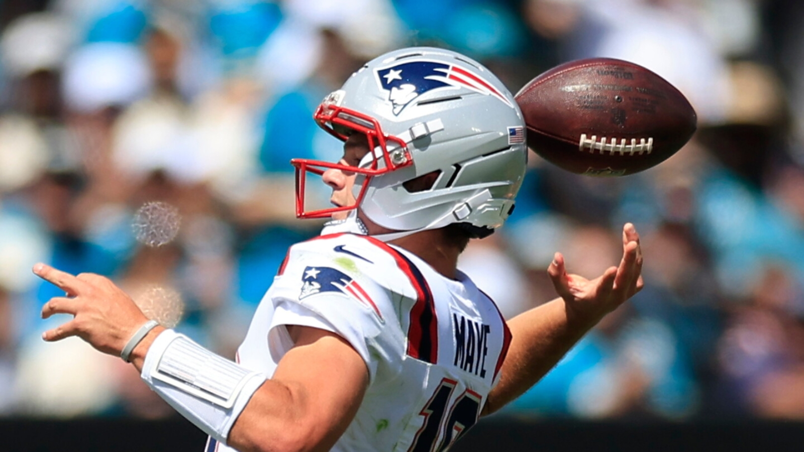 ¿Falta de responsabilidad? Drake Maye culpa a un compañero por su balón suelto ante Jaguars
