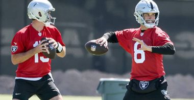 QB Fernando Mendoza y QB Kirk Cousins, Las Vegas Raiders. Foto: Getty Images.
