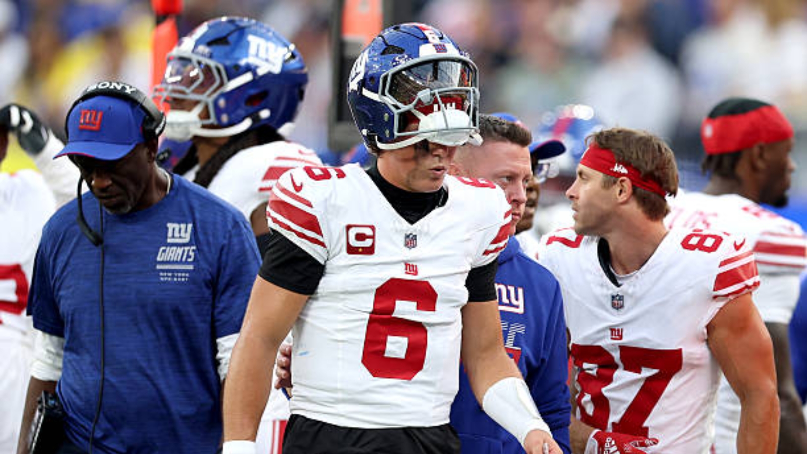 5 quarterbacks para los Giants tras lesión de rodilla de Jaxson Dart