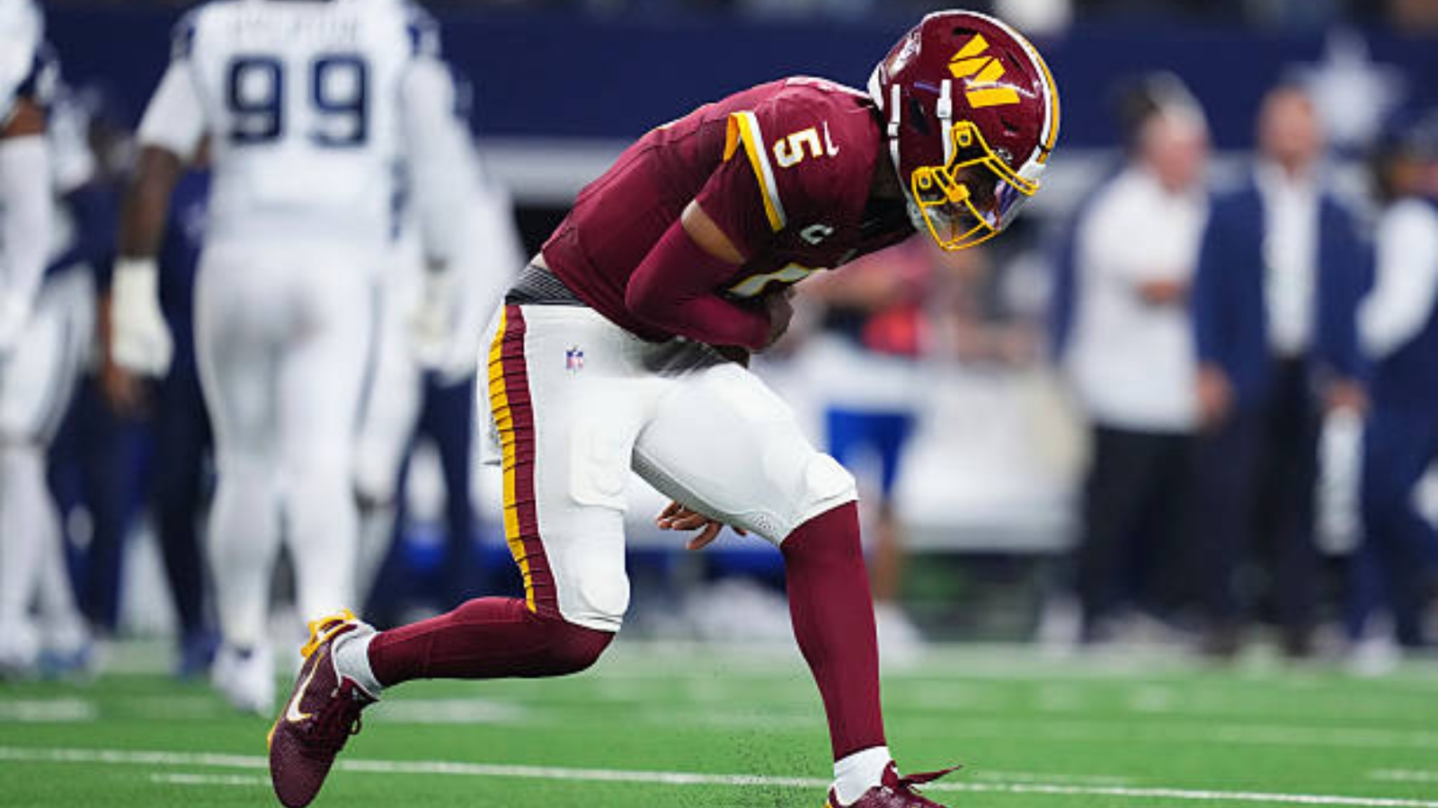 ¿Qué le pasó a Jayden Daniels? Revelan diagnóstico tras su lesión en el Commanders vs Cowboys