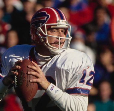 QB Jim Kelly con los Buffalo Bills en 1993. Foto: Getty Images.