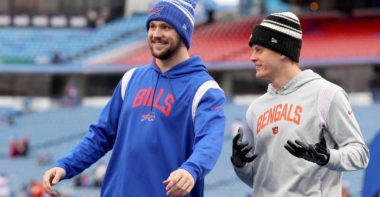 QB Josh Allen, Buffalo Bills; y QB Joe Burrow, Cincinnati Bengals. Foto: Getty Images.