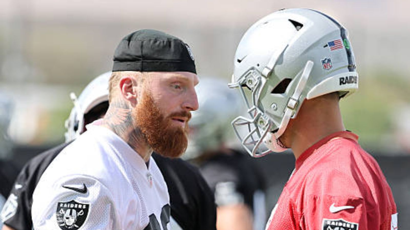 QB Kirk Cousins y DE Maxx Crosby, Las Vegas Raiders. Foto: Getty Images.