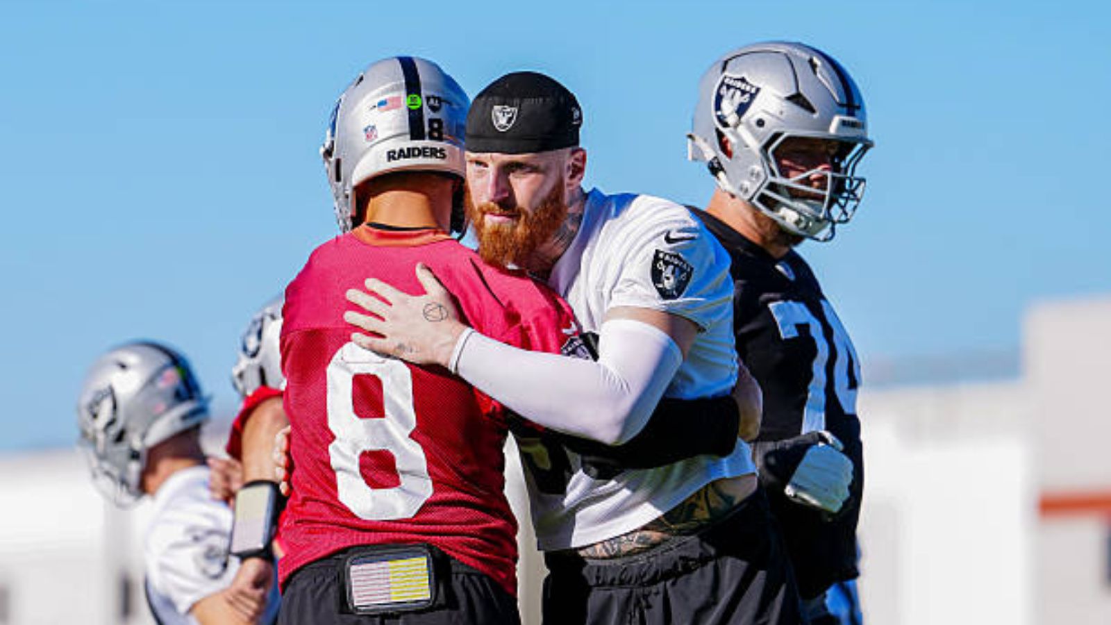 Maxx Crosby y Kirk Cousins protagonizan fuerte pelea durante entrenamiento de Raiders