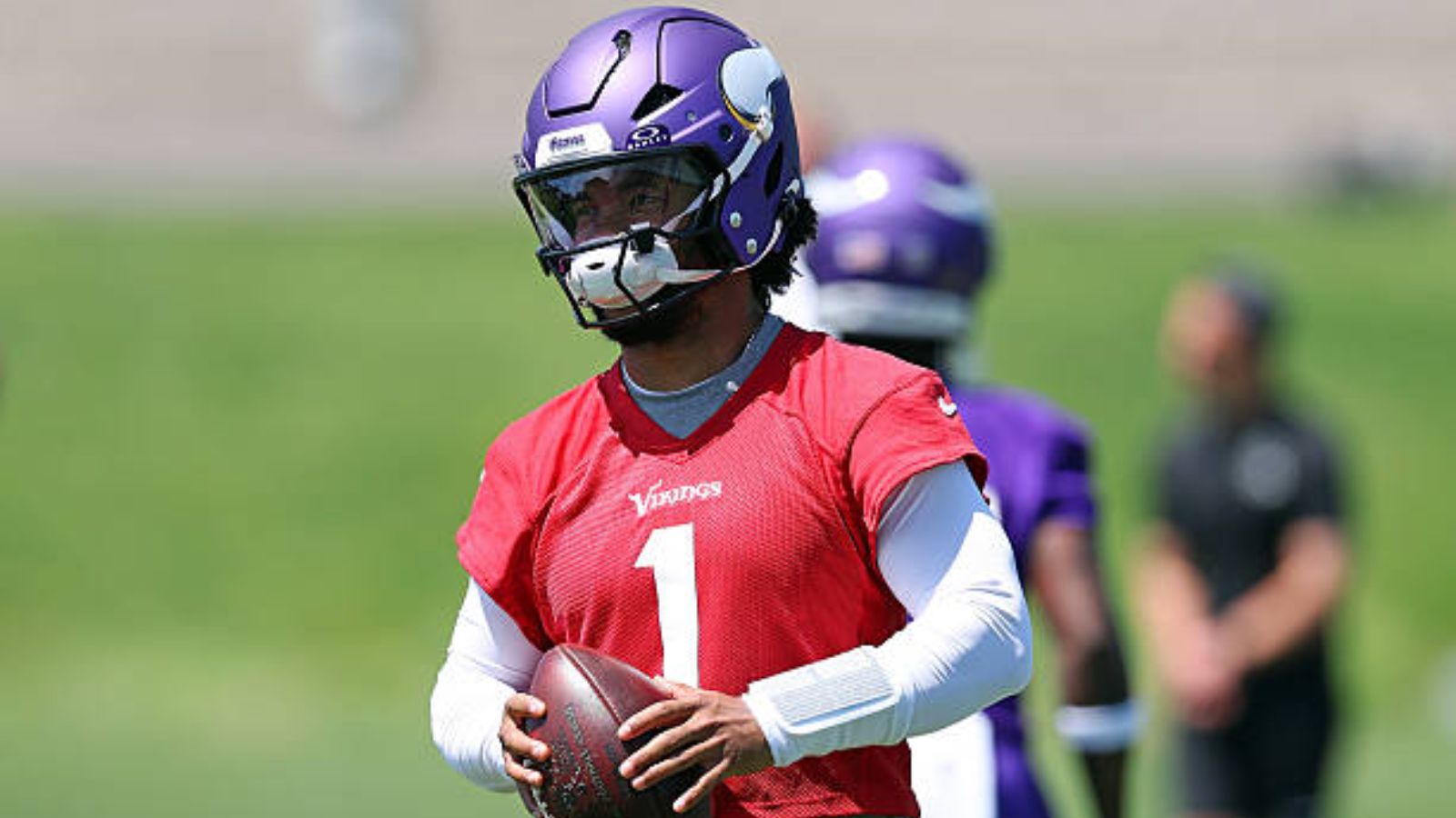 Vikings nombran a Kyler Murray como su quarterback titular para 2026