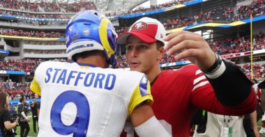 QB Matthew Stafford, Los Angeles Rams; y QB Brock Purdy, San Francisco 49ers. Foto: Getty Images.