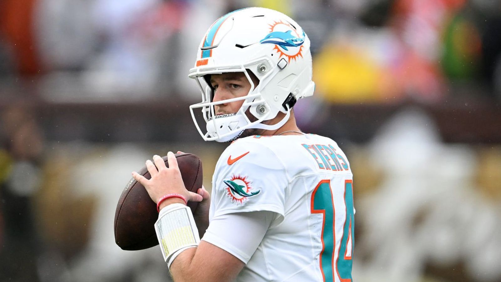 ¿Quién es Quinn Ewers, el nuevo quarterback titular de los Dolphins?