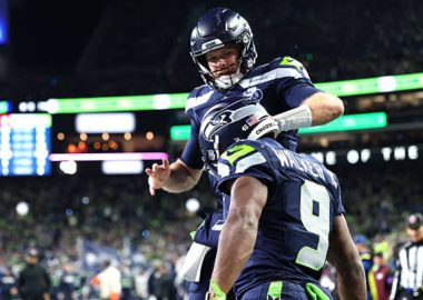 QB Sam Darnold y RB Kenneth Walker III, Seattle Seahawks. Foto Getty Images