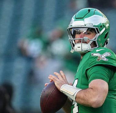 QB Sam Howell con los Philadelphia Eagles. Foto: Getty Images.
