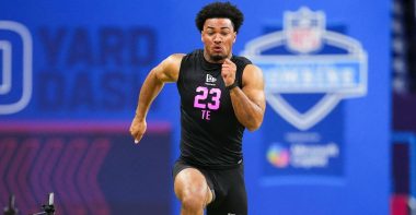 TE Kenyon Sadiq, Universidad de Oregon. Foto: Getty Images.